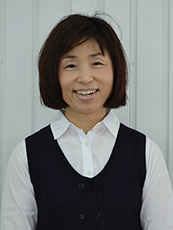 経理 中川咲子